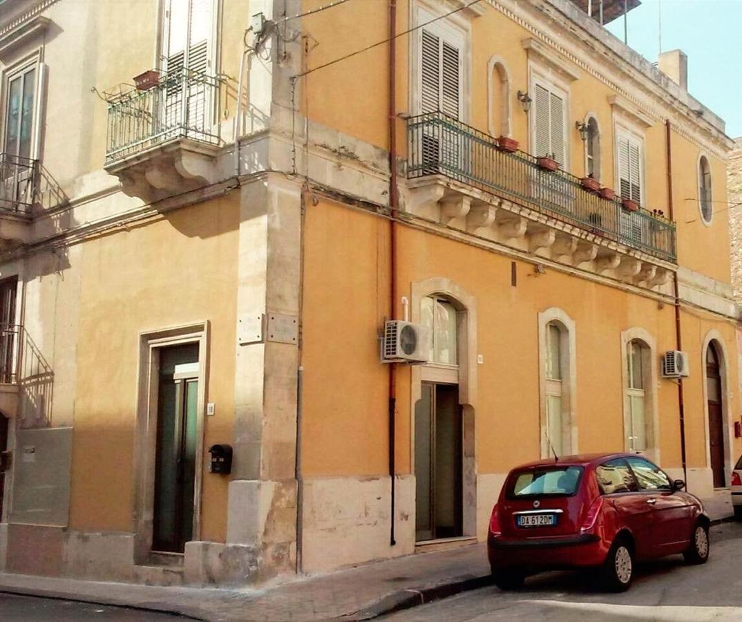 La Piccola Casa Di Angela Villa Syrakusa Exteriör bild